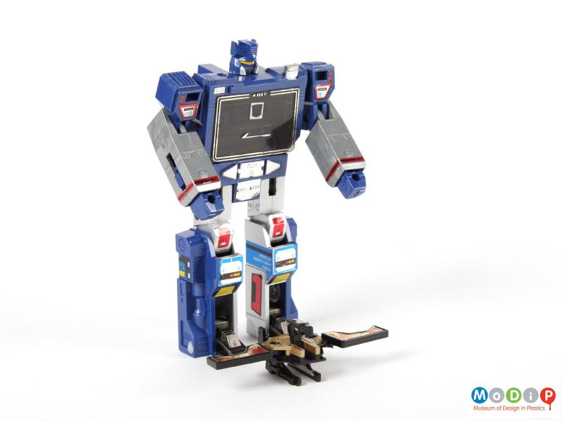 Front view of a Tranformers Soundwave showing both the recorder and the cassette transformed into their corresponding robot shapes.