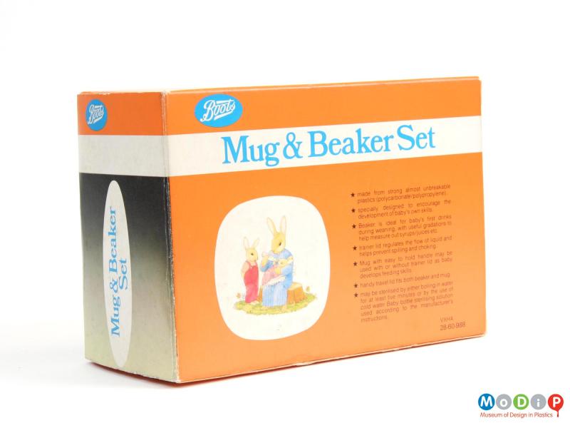 Side view of a beaker set showing the packaging.