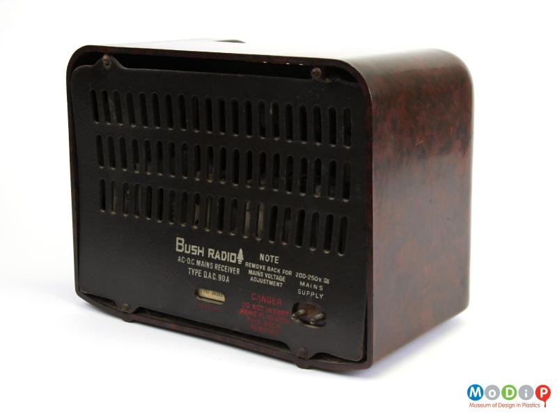 Side view of a radio showing the smooth case.