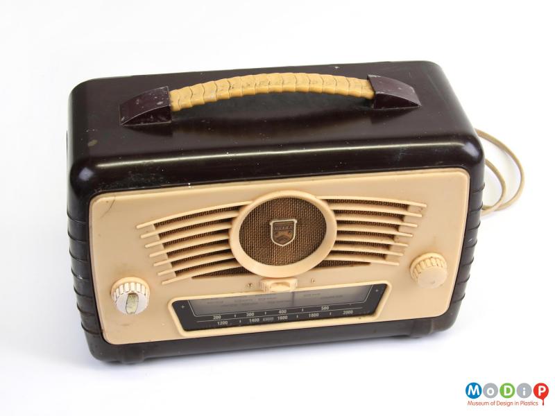 Top view of a radio showing the carrying handle.