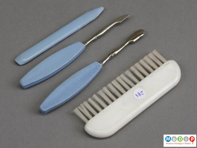 Side view of a manicure set showing the plain handles.