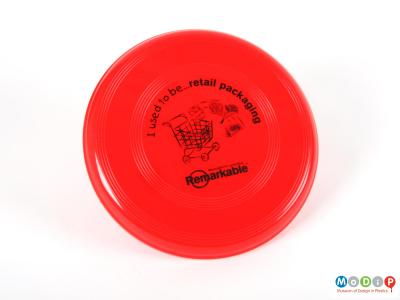 Front view of a frisbee showing the printed inscription.