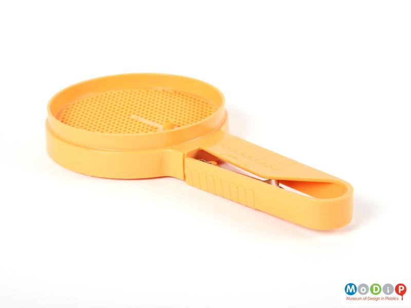 Side view of a Tupperware sifter showing the stepped body.