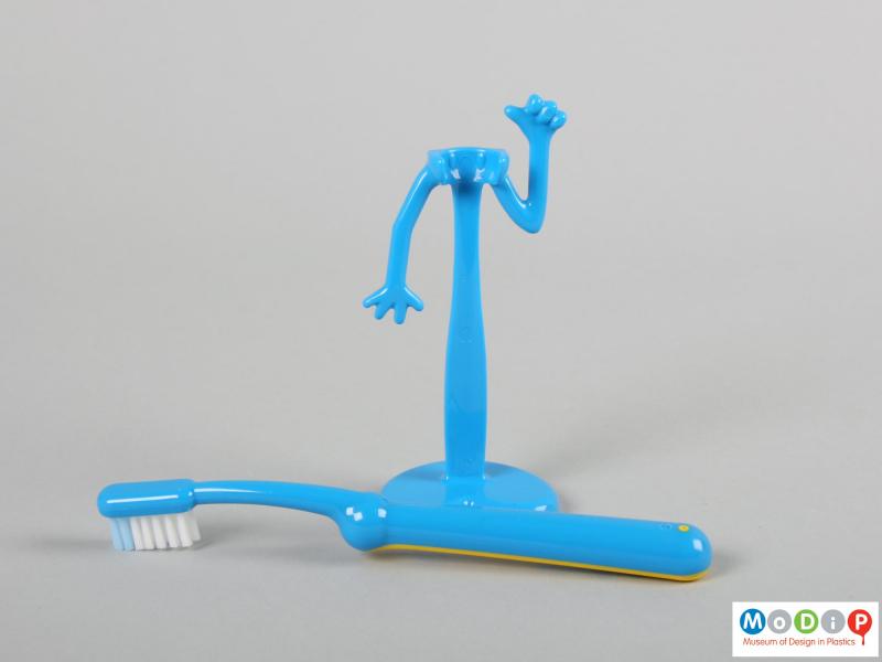 Side view of a Signal toothbrush showing the brush in front of the holder.