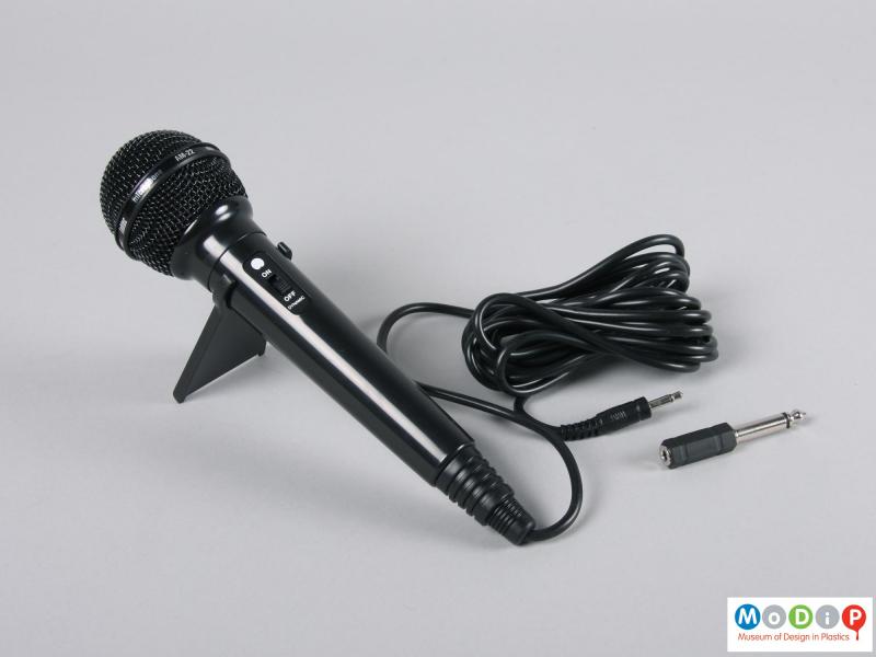 Side view of a microphone showing the cable and jack plugs.