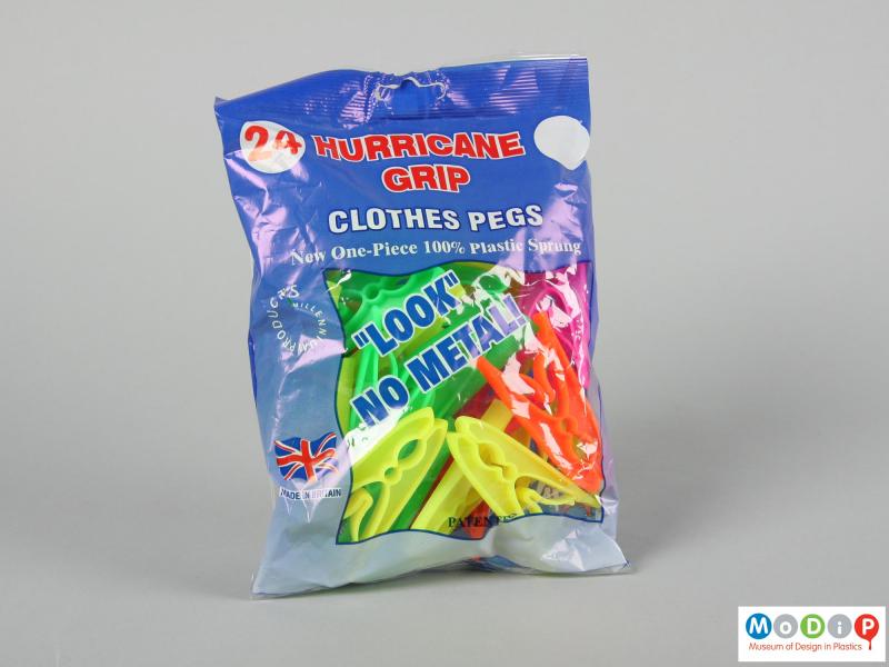 Front view of a packet of clothes pegs showing the packaging.