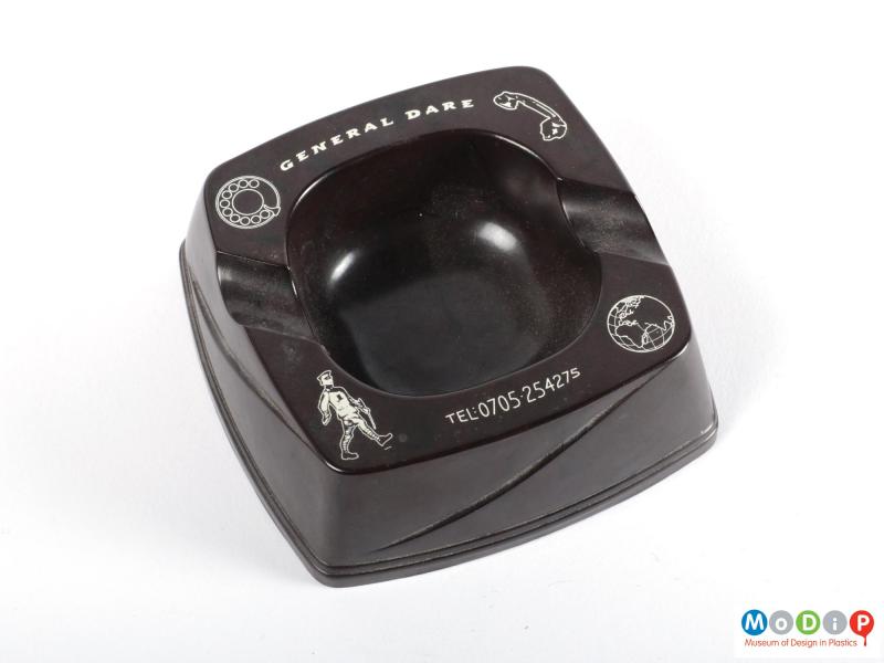 Top view of an ashtray showing the two cigarette rests set at an angle.