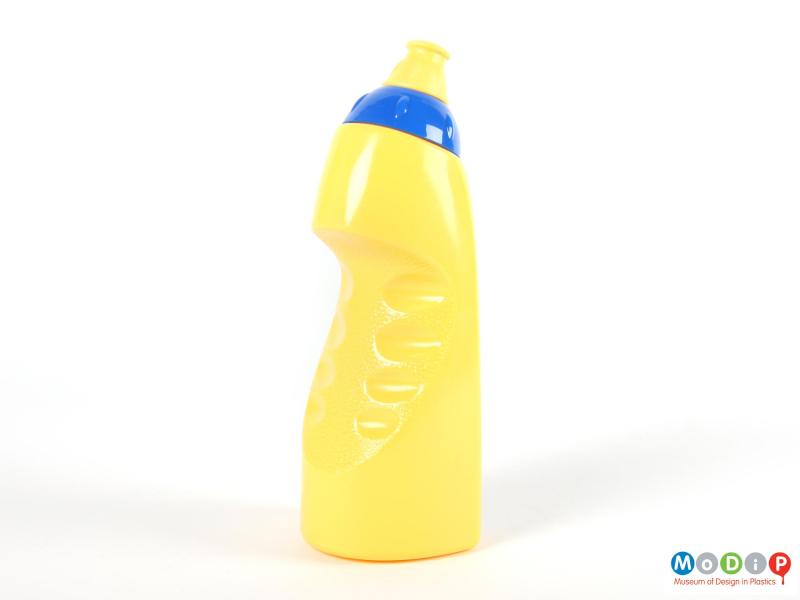 Rear view of a Lazy Town bottle showing the ergomic shape and moulded grip on the back.