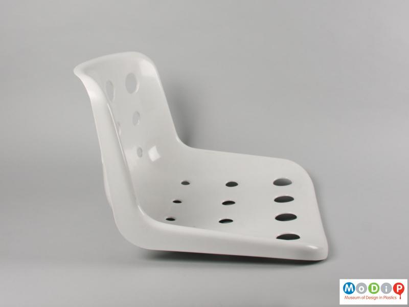 Side view of a seat showing the smooth side lip.