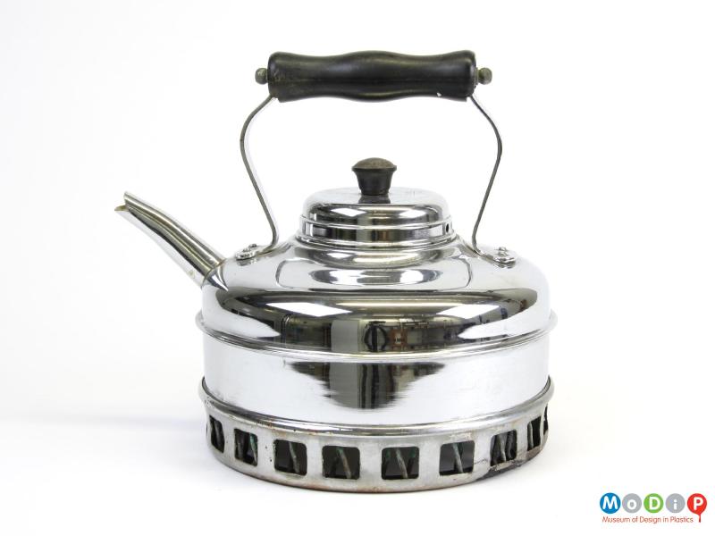 Quick boiling stove top kettle | Museum 