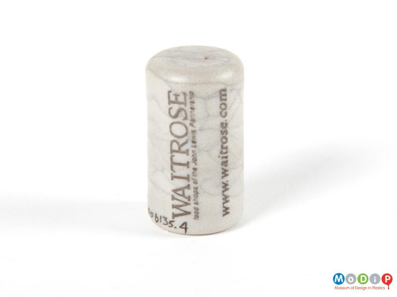 Side view of a cork showing the printed inscription.