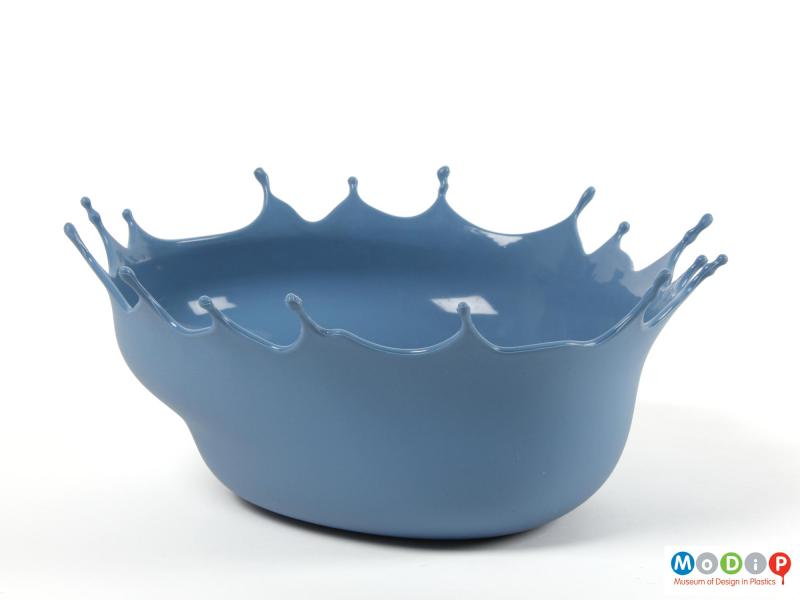 Side view of a Dropp bowl showing the matt outer surface and glossy inner surface.