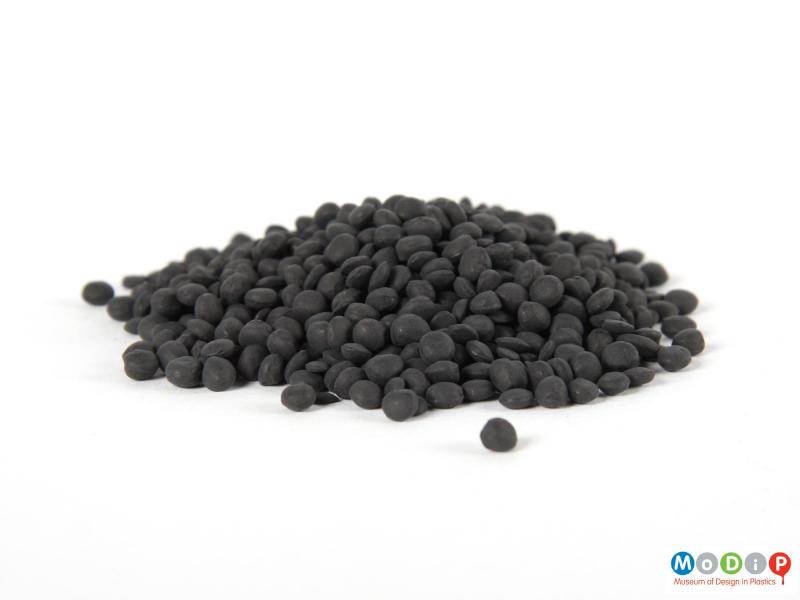 Side view of a pile of pellets showing the all black sample.