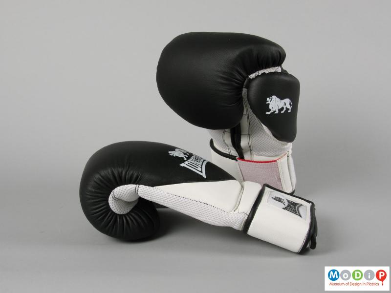 Lonsdale Club Training boxing Design of in | gloves Museum Plastics