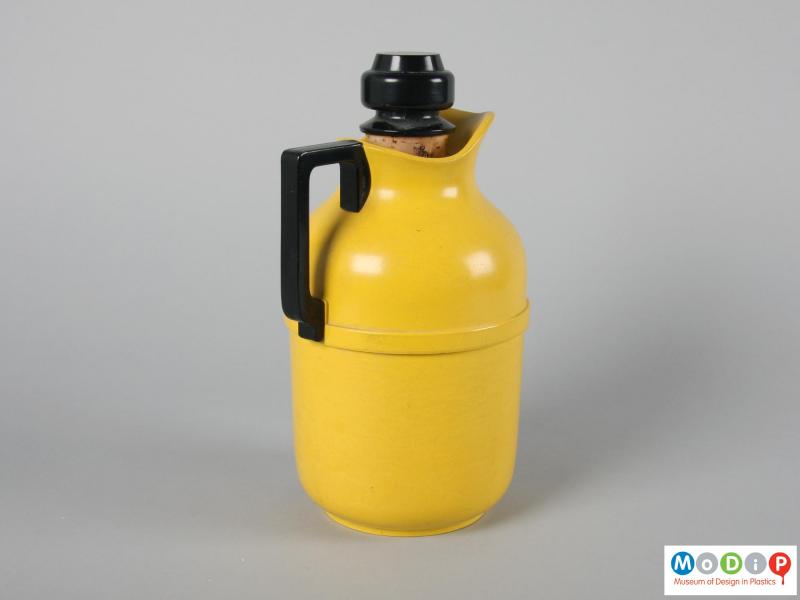 Side view of a vacuum jug showing the angular handle.