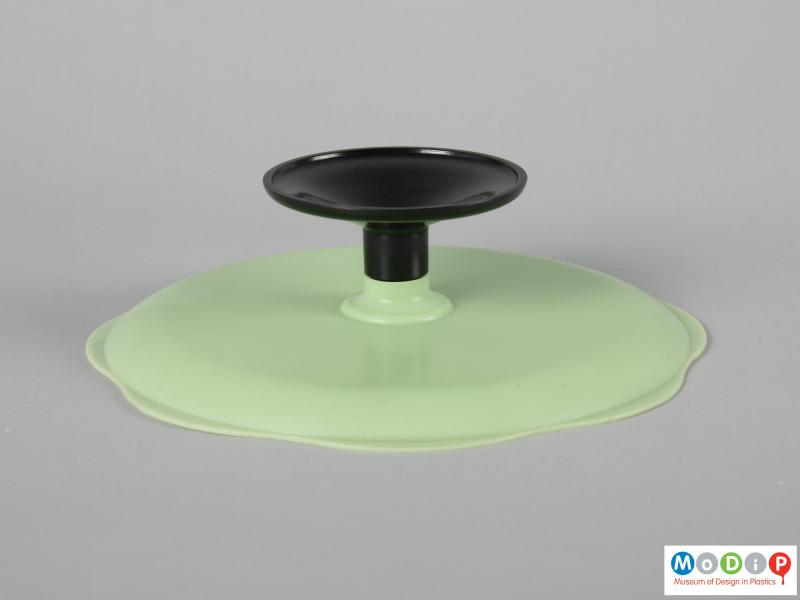 Side view of a cake stand showing the two colours.