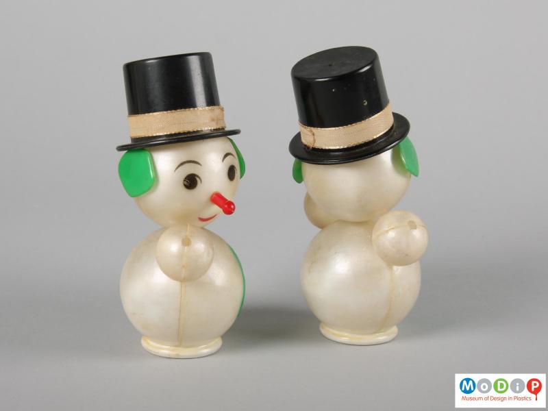 Side view of a pair of snowman showing the heads can swivel.