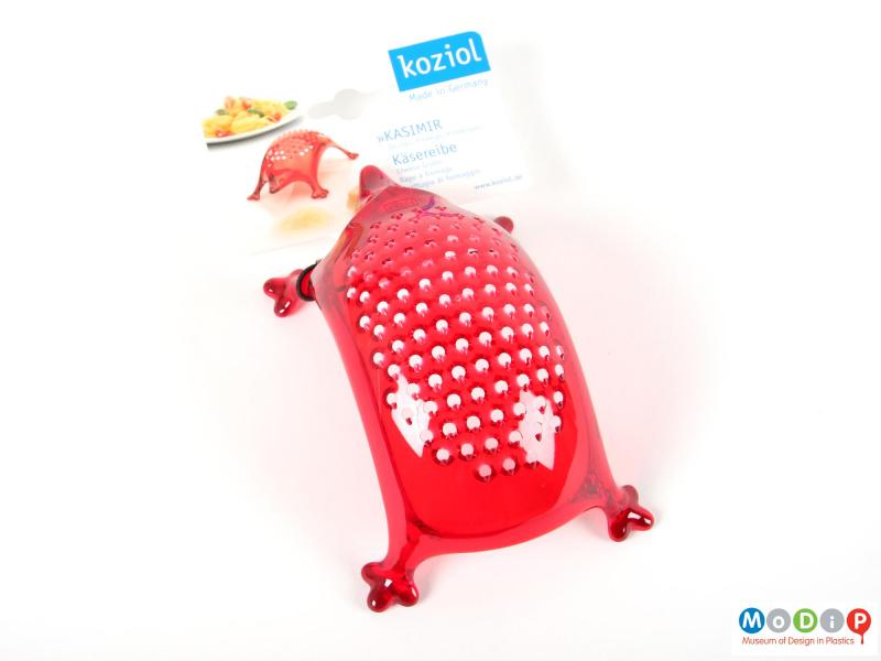 Side view of a grater showing the packaging.