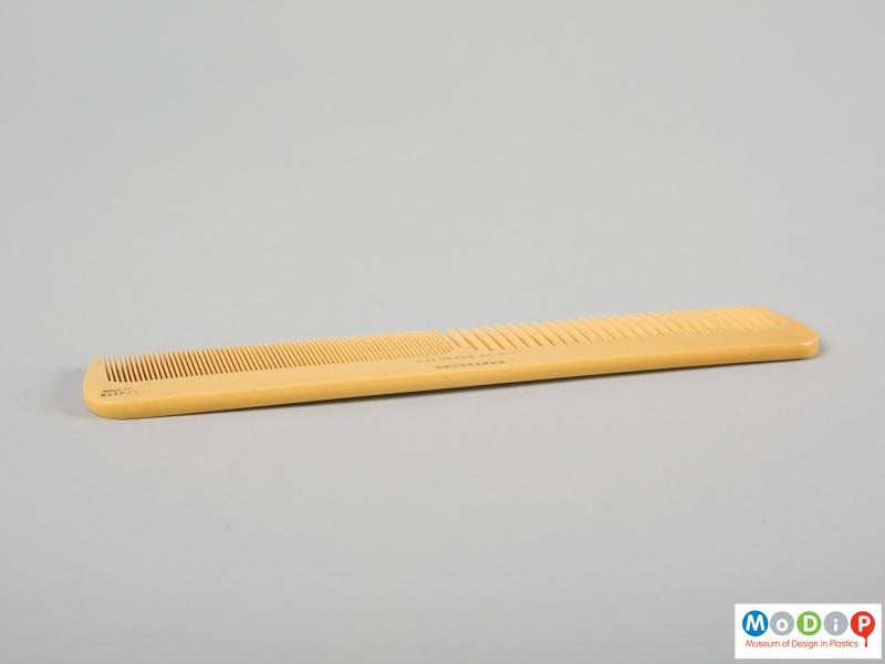 Side view of a comb showing the plain top section.