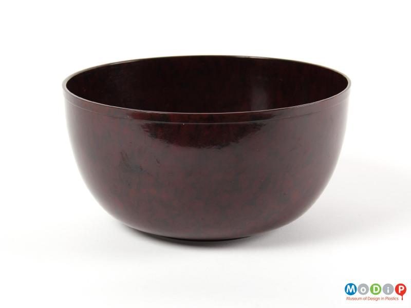 Side view of a bowl showing the smooth surface.