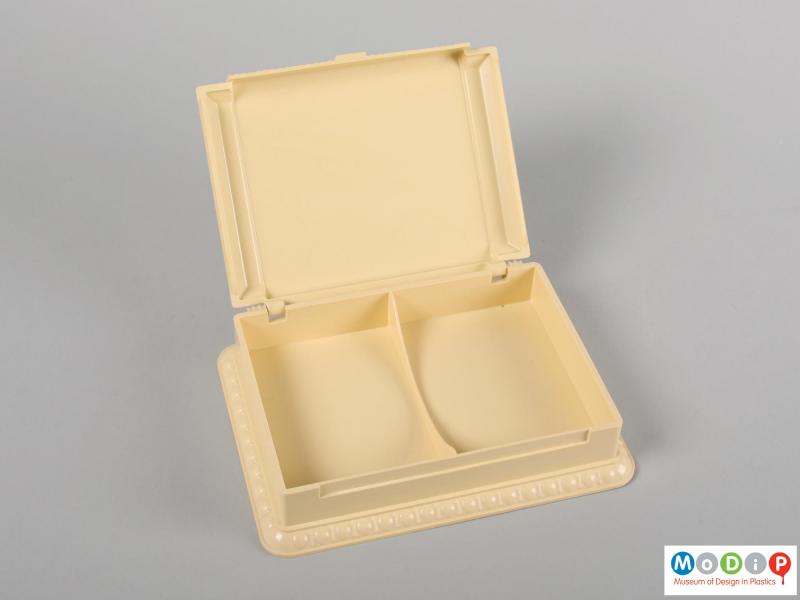Top view of a cigarette box showing the integral partition inside.