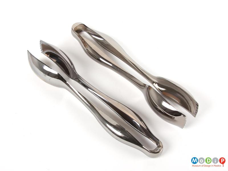 Top view of a 2 pairs of tongs showing the curved bodies.