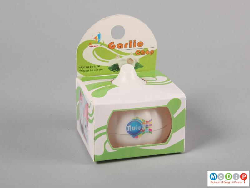 Front view of a garlic chopper showing the packaging.
