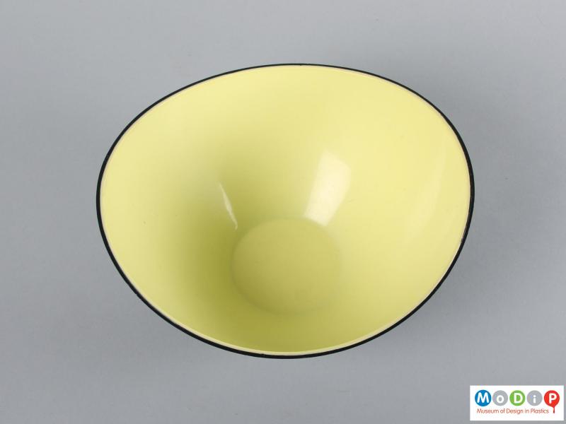 Top view of a salad bowl and servers showing the inner surface.