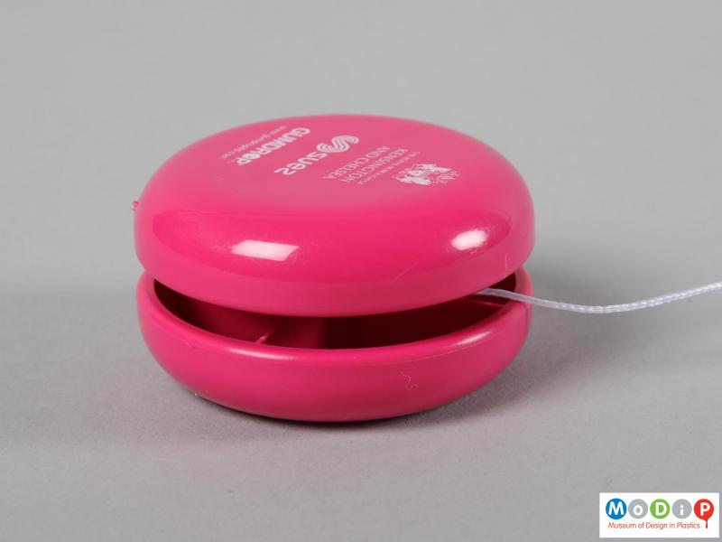 Side view of a yo-yo showing the smooth surface.