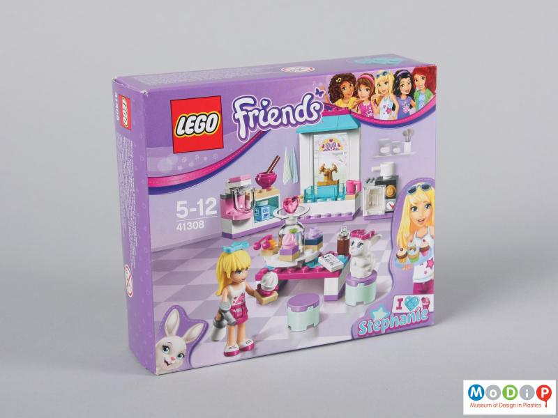 Front view of a Lego set showing the packaging.