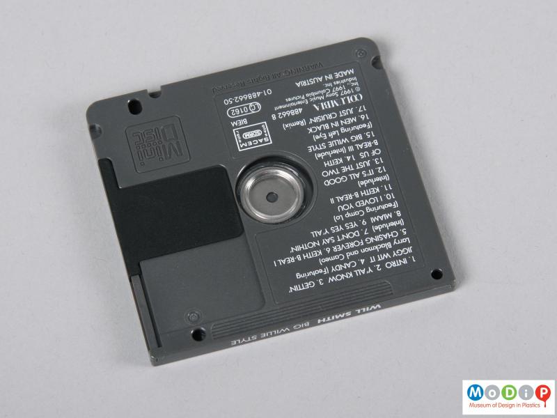 Rear view of a MiniDisc showing the disc inside th cartridge.