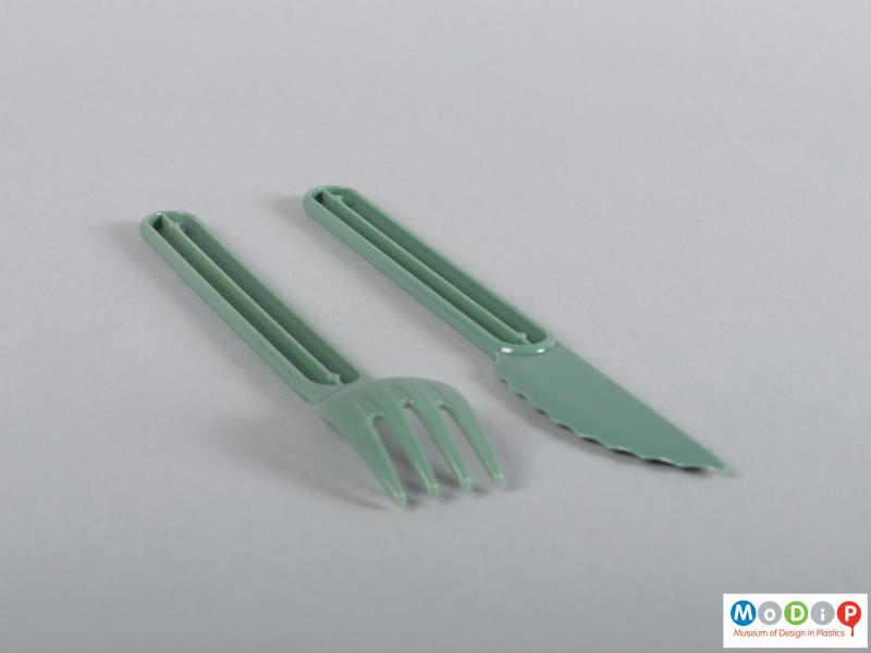 Side view of a cutlery set showing the rounded bowl of the fork.