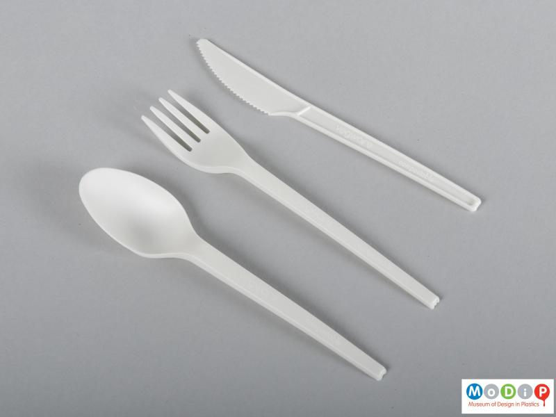 Top view of a cutlery set showing the straight and tapered handles.