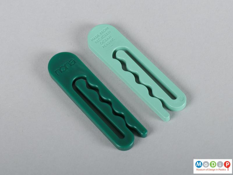 Top view of a clothes peg showing the two colourways.