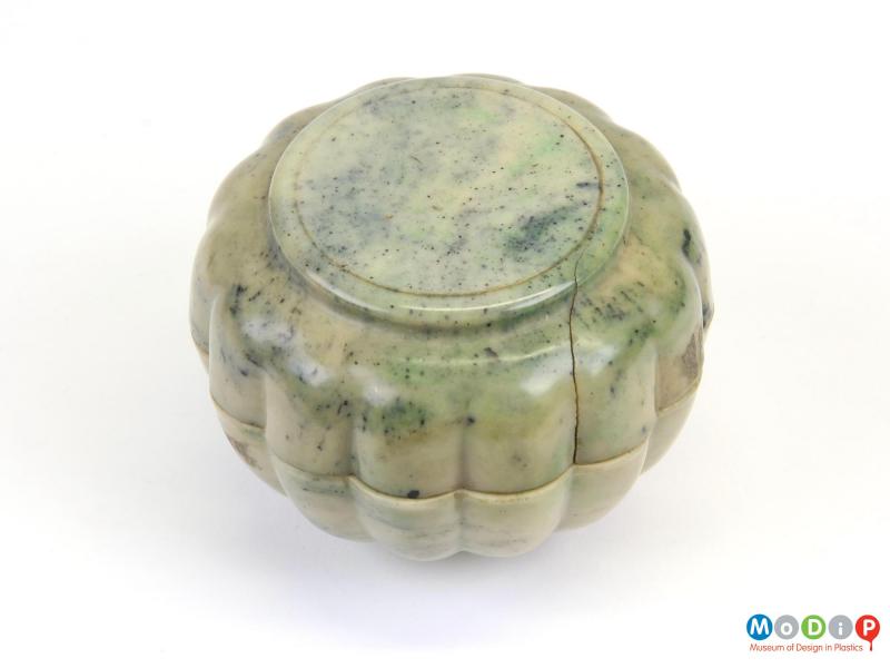 Top view of a lidded pot showing the smooth lid.