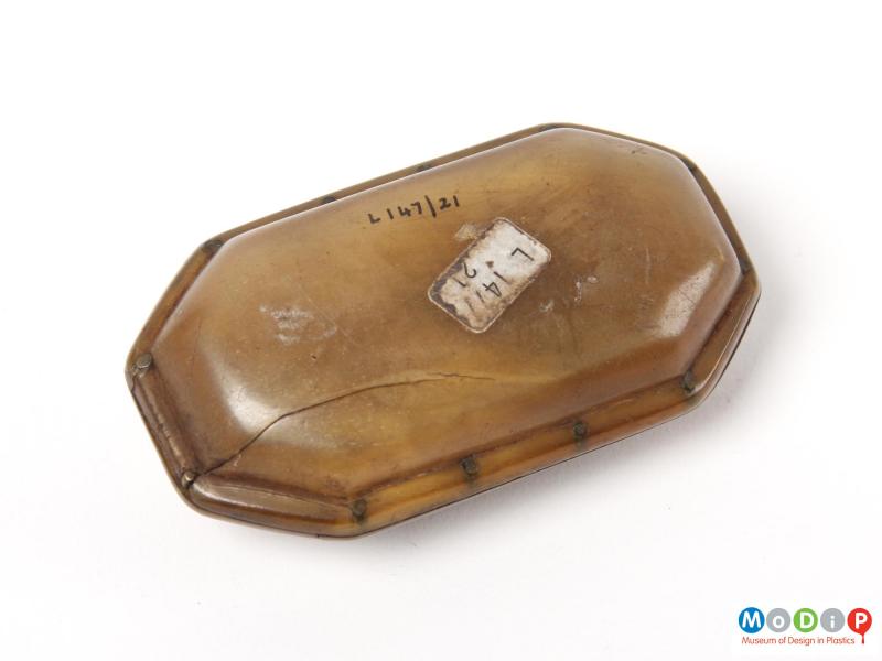 Snuff box with hinged lid | Museum of Design in Plastics