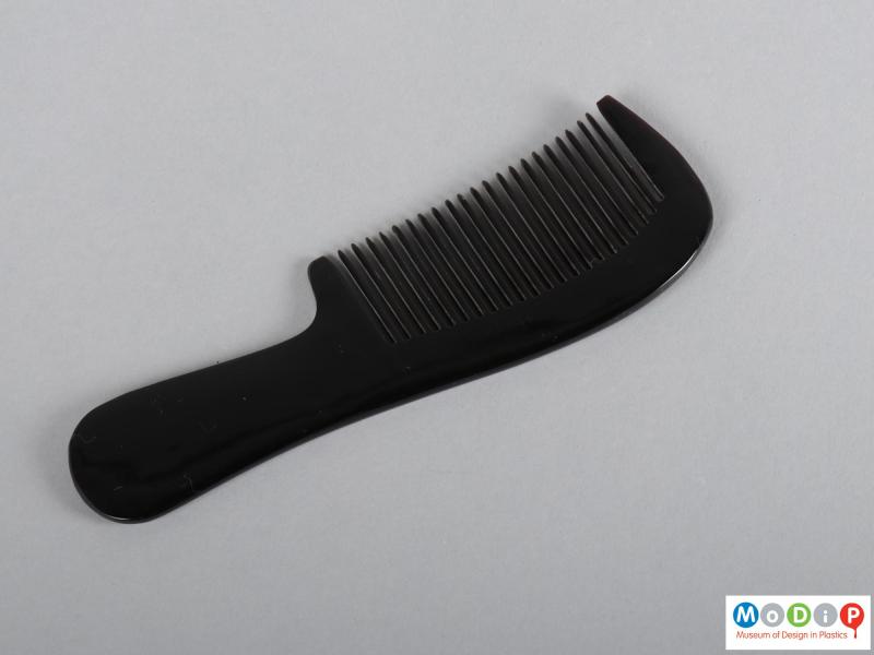 Top view of a comb showing the teeth and handle.