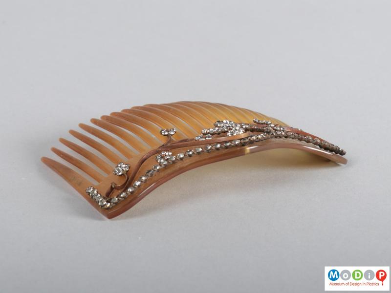 Side view of a comb showing the heading.