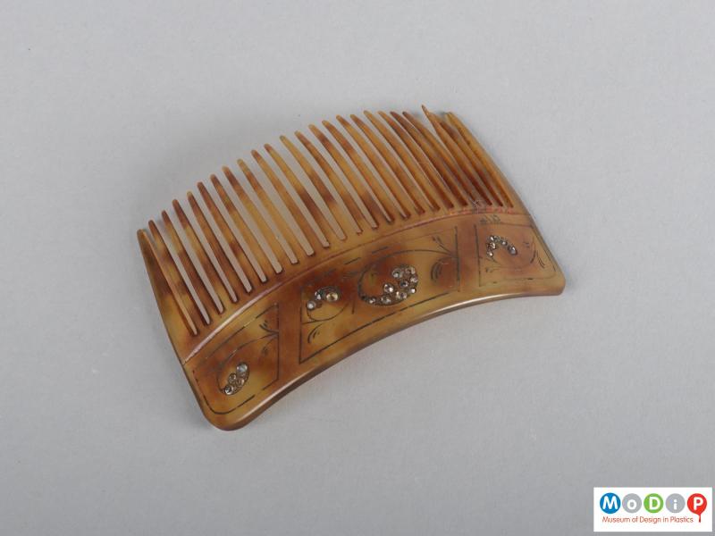Underside view of a comb showing the heading and teeth.