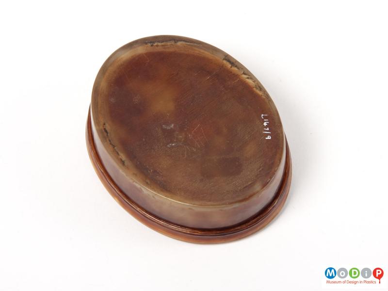 Underside view of a snuff box showing the plain base.