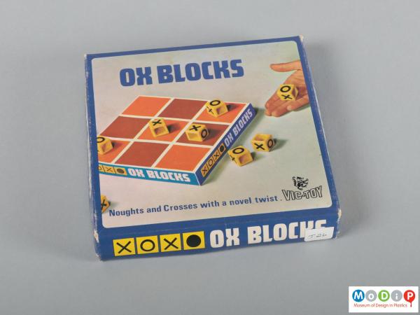 Front view of a game showing the packaging.