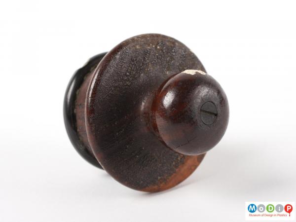 Front view of a round plug showing the round knob on the front of the plug.