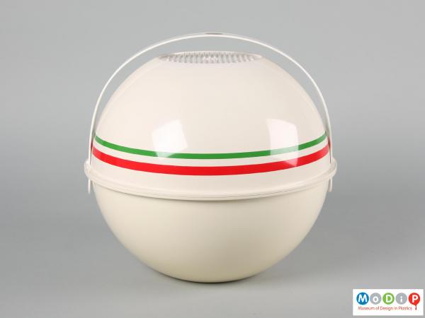 Side view of a Guzzini Pic Bol showing the two salad bowls held together with the carrying handle.