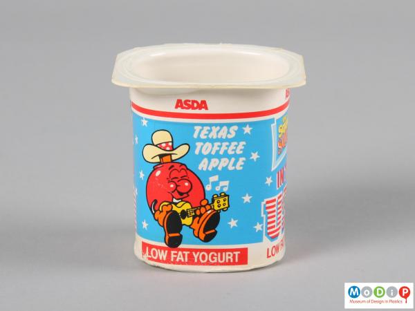 Side view of a yoghurt pot showing the printed label.