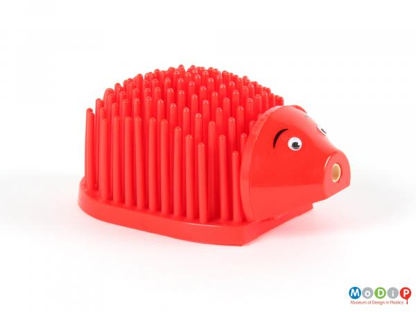 Side view of a desk tidy showing the hedgehog shape.