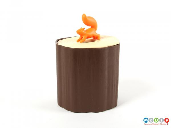 Side view of a tissue holder showing the outstretched squirrel.