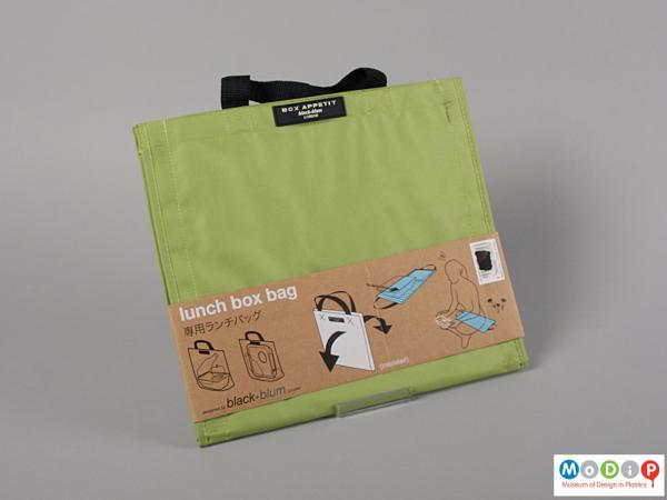 Front view of a bag showing the packaging.