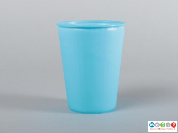 Side view of a beaker showing the smooth surface.