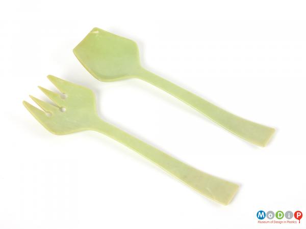 Top view of a pair of salad servers showing the square features.