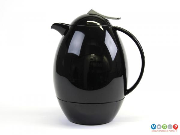 Side view of a vacuum jug showing the curved handle.